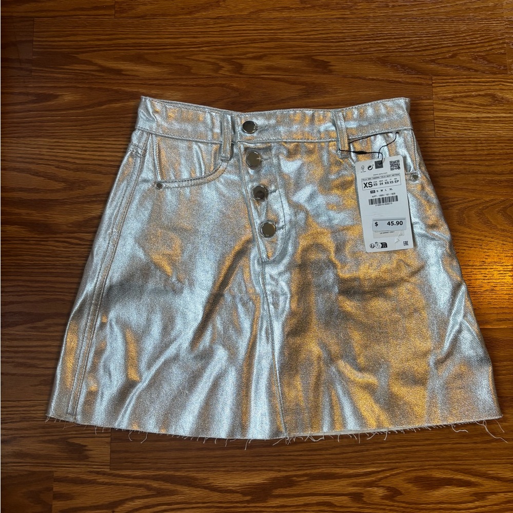 NEW Zara Silver Metallic Raw Hem Miniskirt Size XS Shiny Night Out Holidays